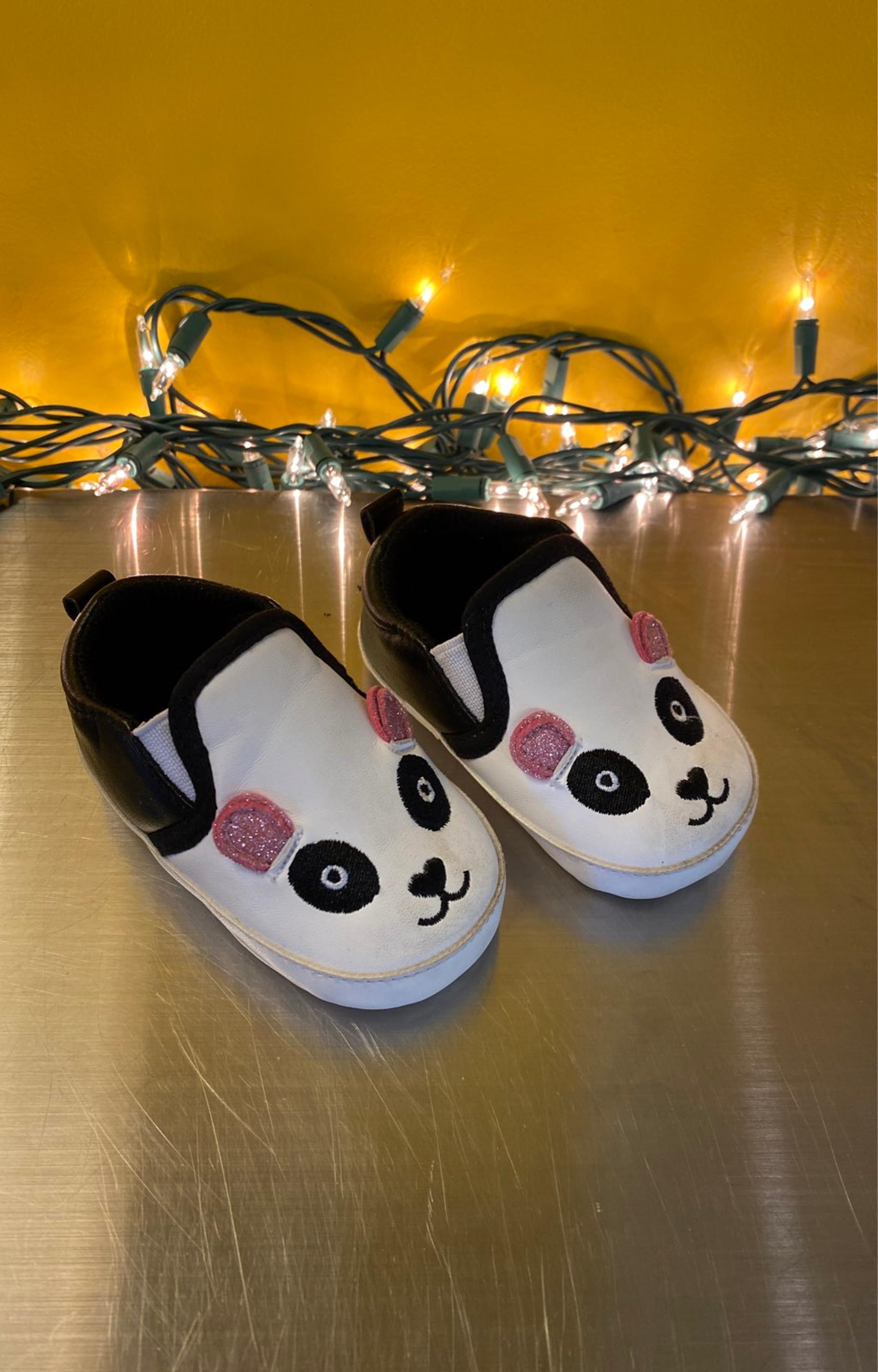 Laura Ashley size 3 crib shoes panda