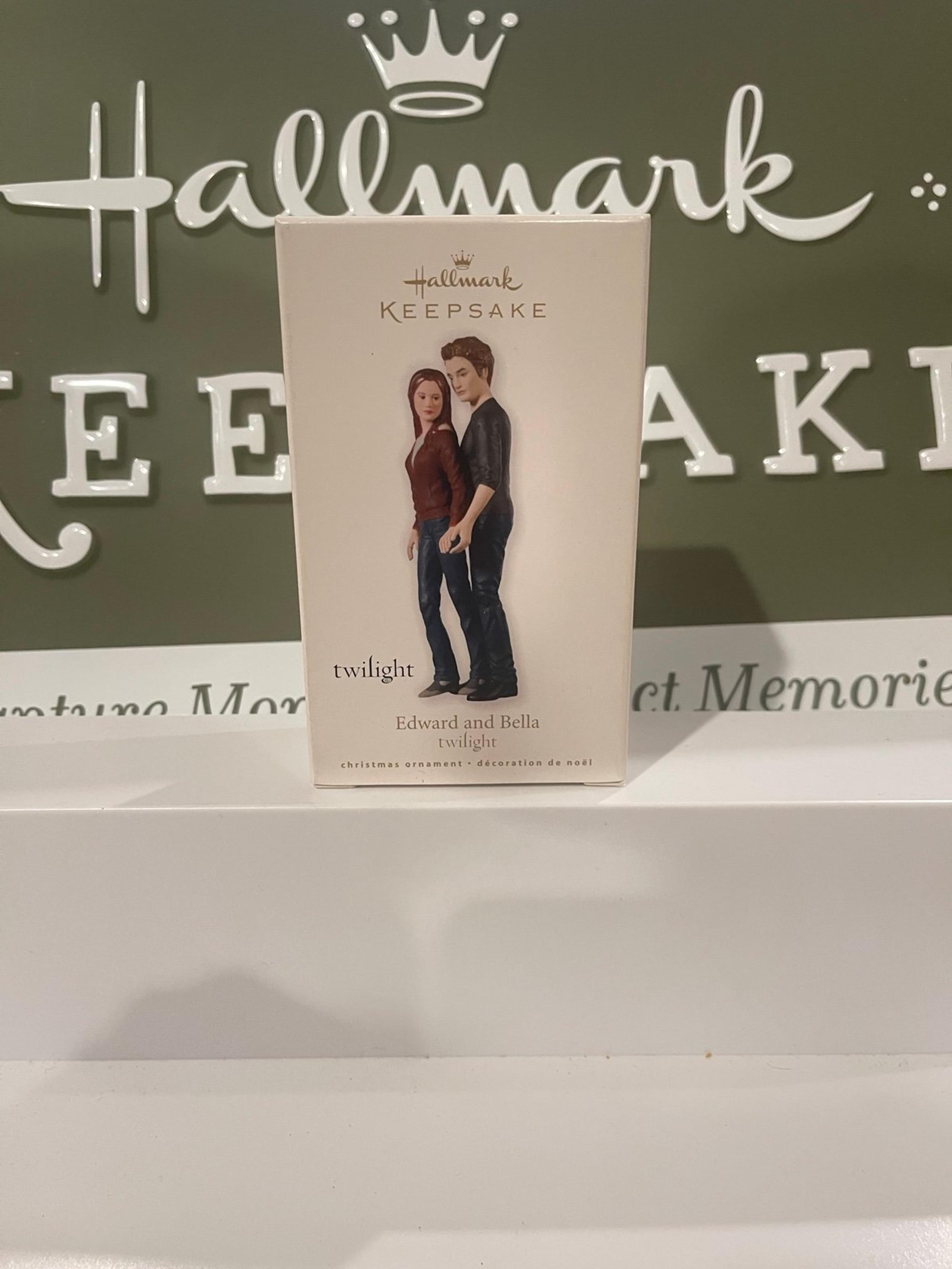 Edward and Bella twilight Hallmark Ornament MINT NEVER OPENED IN MINT BOX (A+++)