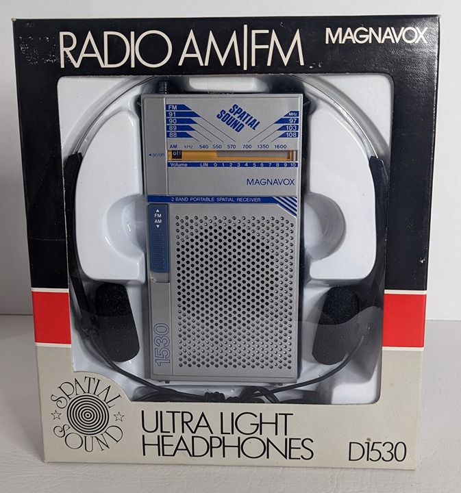 Vintage Magnavox D1510 Spatial Sound Transistor Radio AM/FM 2 Band