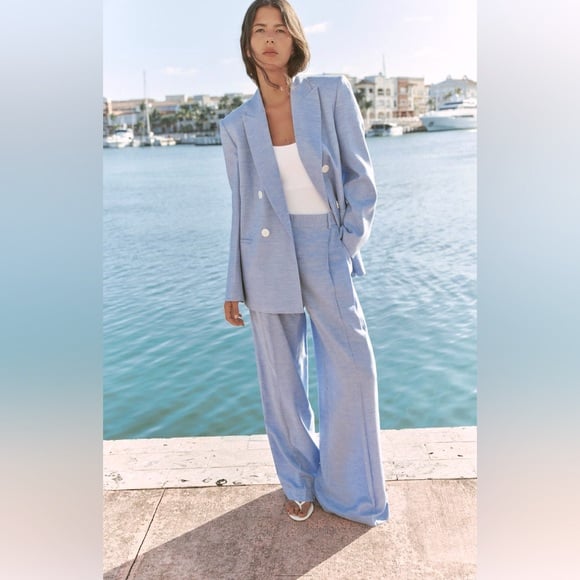 DOUBLE BREASTED SHOULDER PAD BLAZER SIZE SMALL LIGHT BLUE NWT. STUNNING
