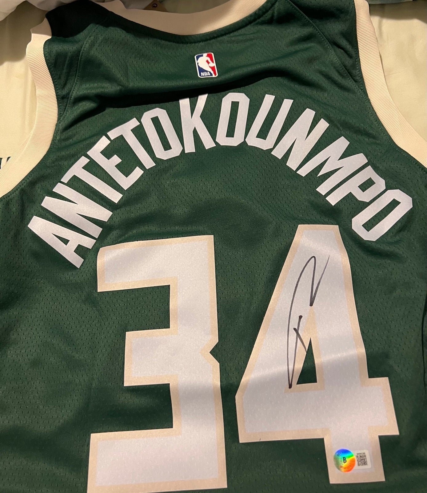 Giannis Antetokoumpo signed Bucks “Fear the Dear” Jersey Becket Autenticated