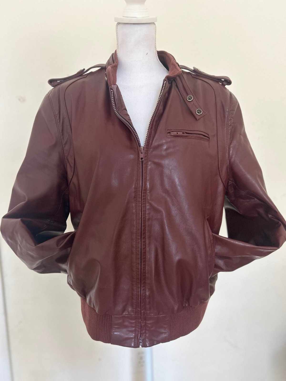 Vintage Sz 42 M Leather Motorcycle Jacket Burgundy Pockets Lined Full Zip Snaps