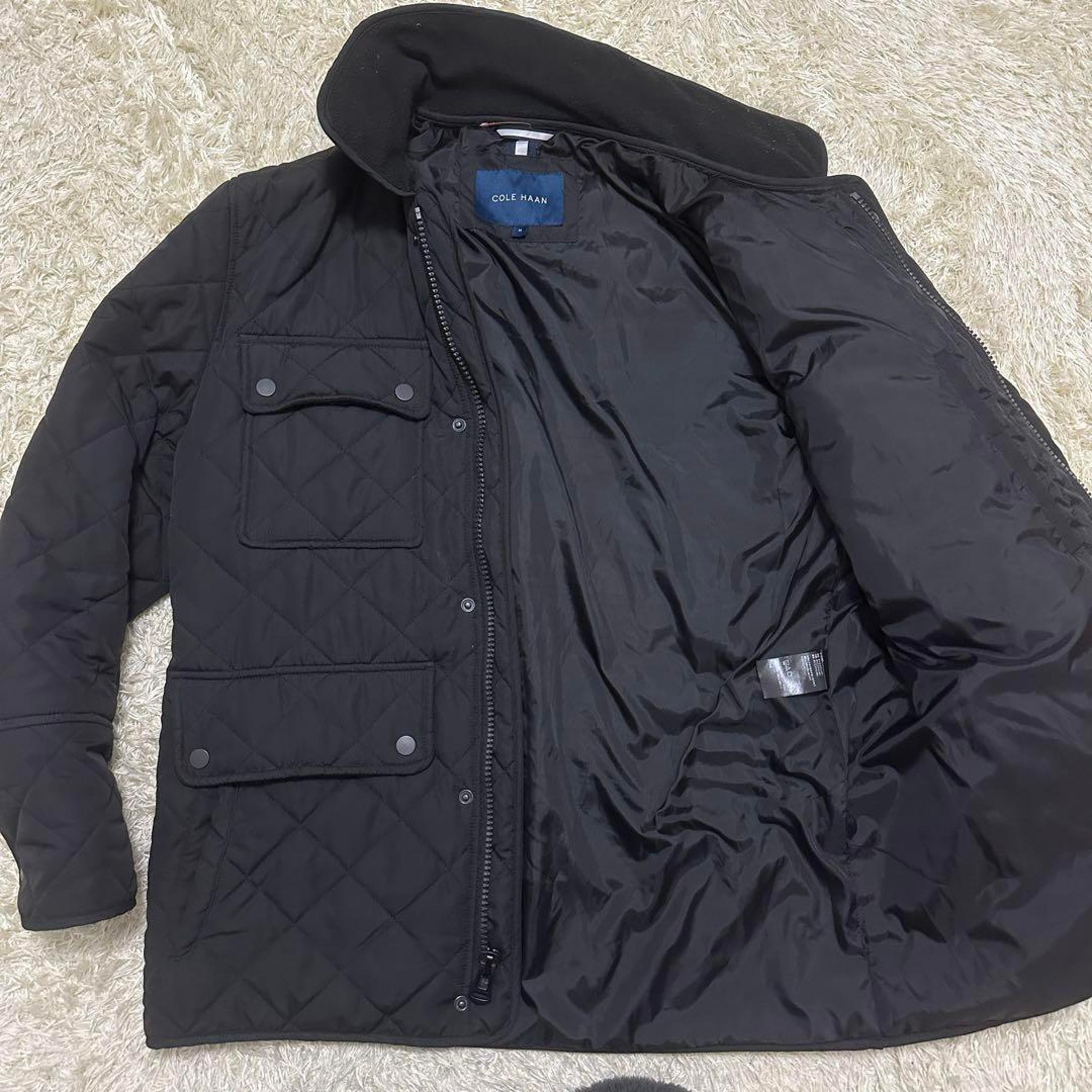 【Cole Haan】Excellent Condition Black Quilted Jacket, Size M, Men's, with Padding.