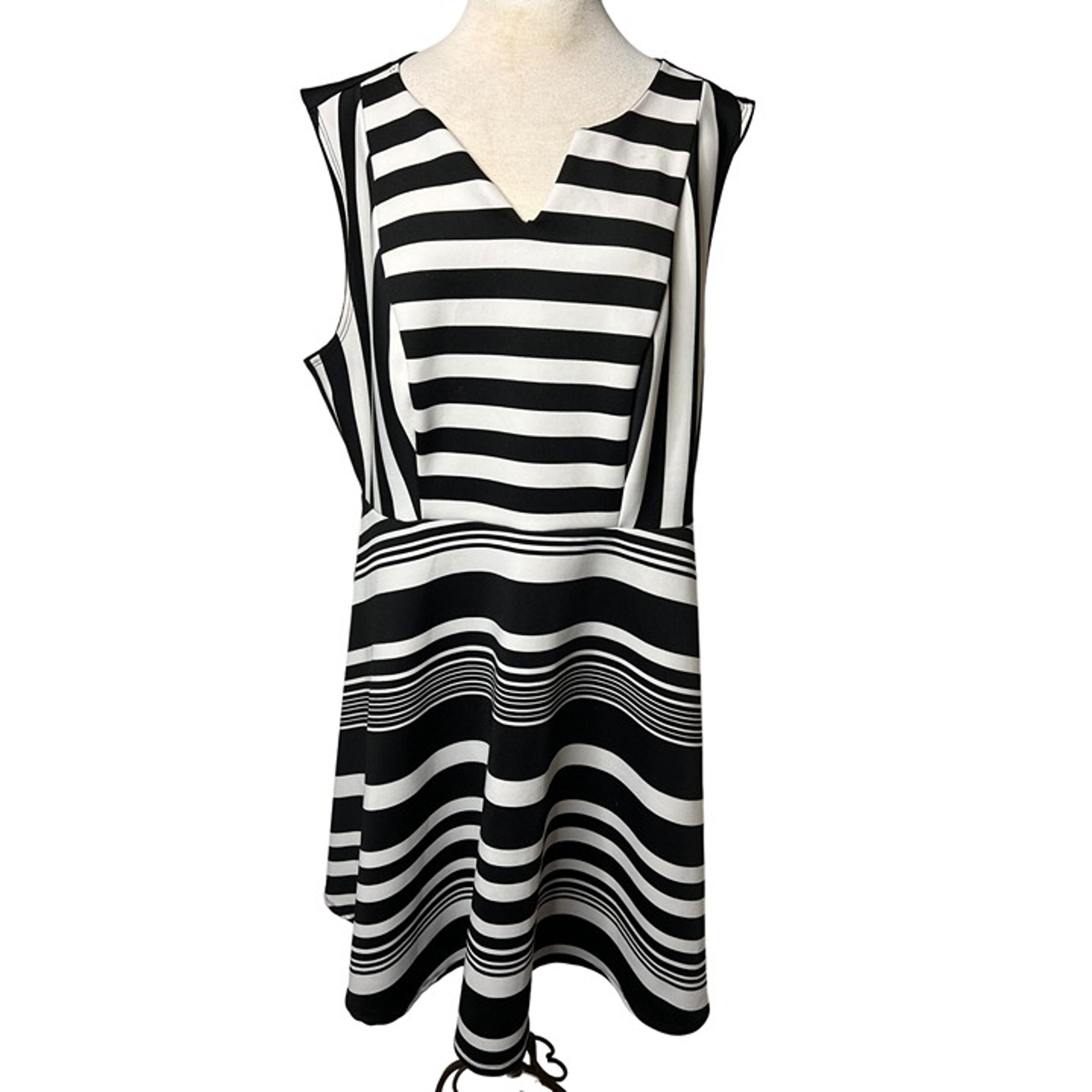 Torrid Striped Fit & Flare Dress Size 4 Black & White Polyester/Spandex Midi USA