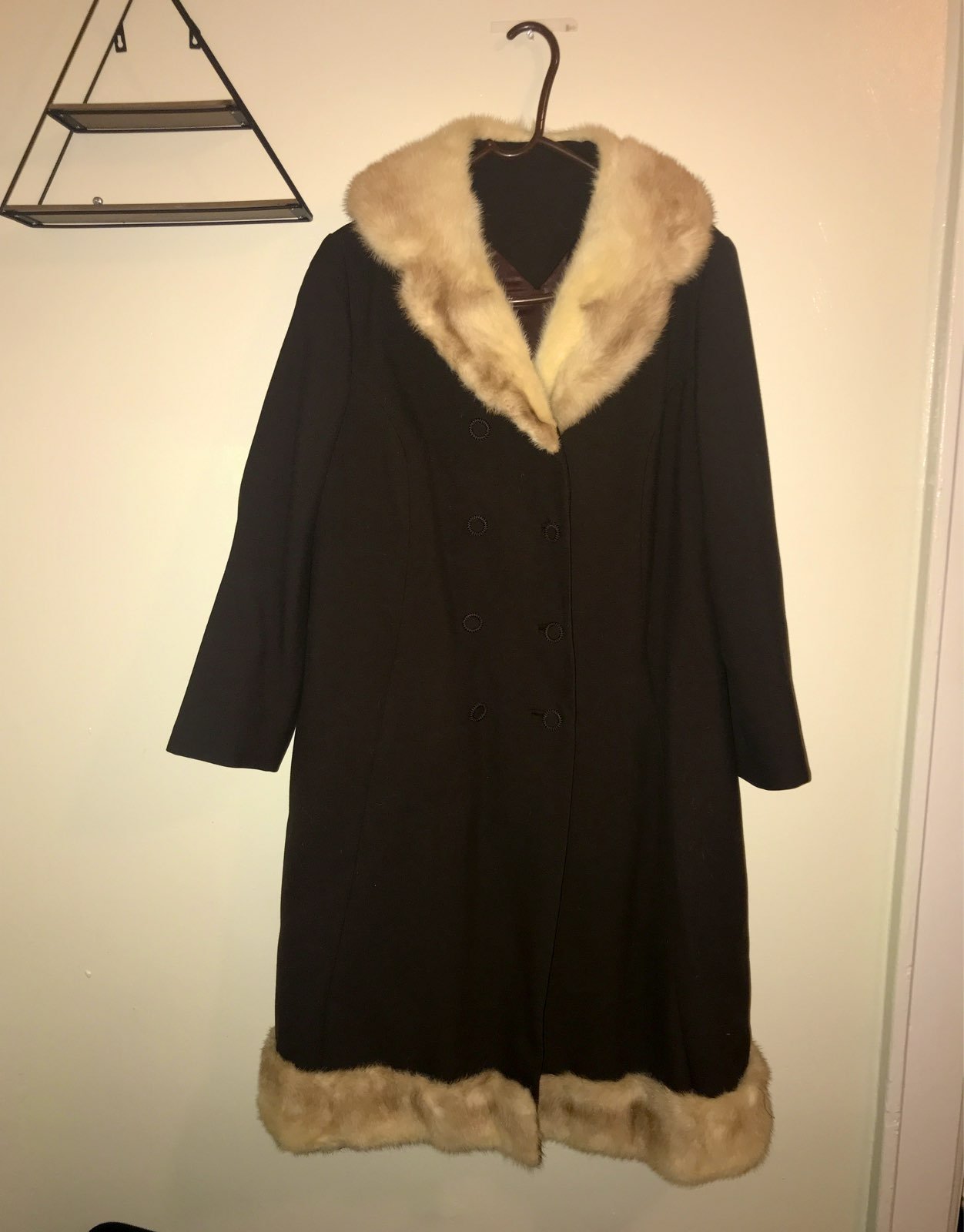 White fur collar mood coat