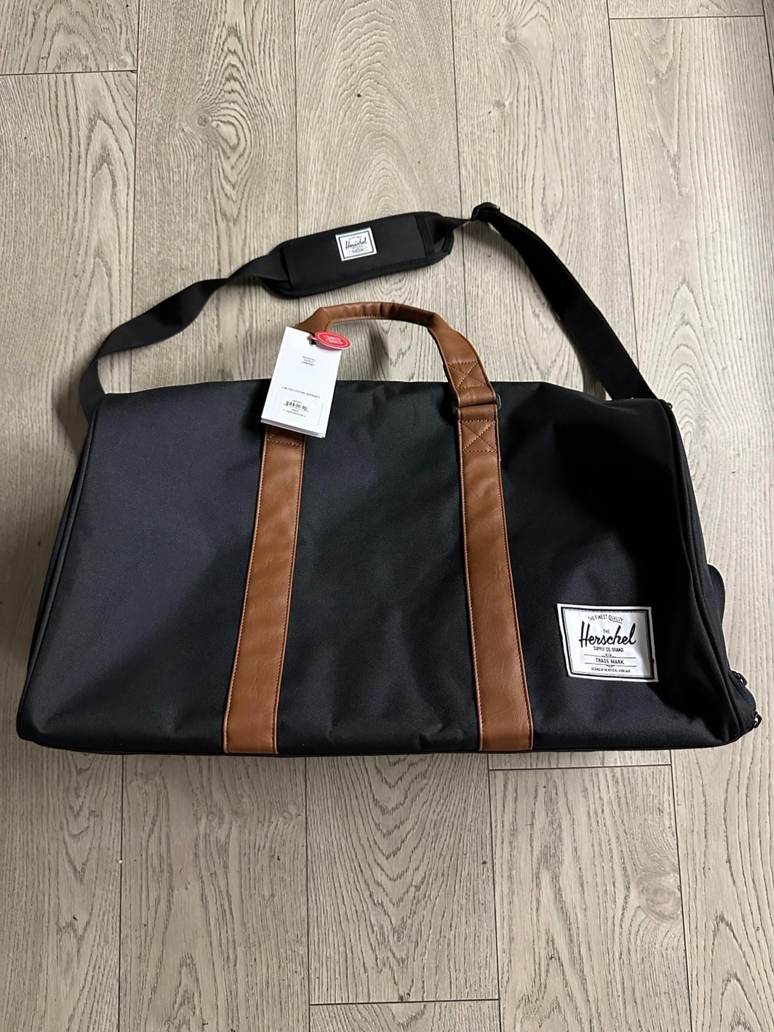 Herschel Novel Black Duffle 42L
