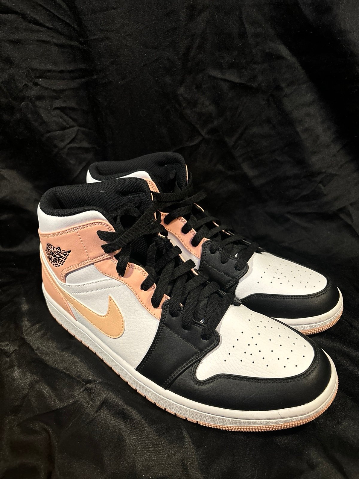 Jordan 1 crimson tint (size 11)