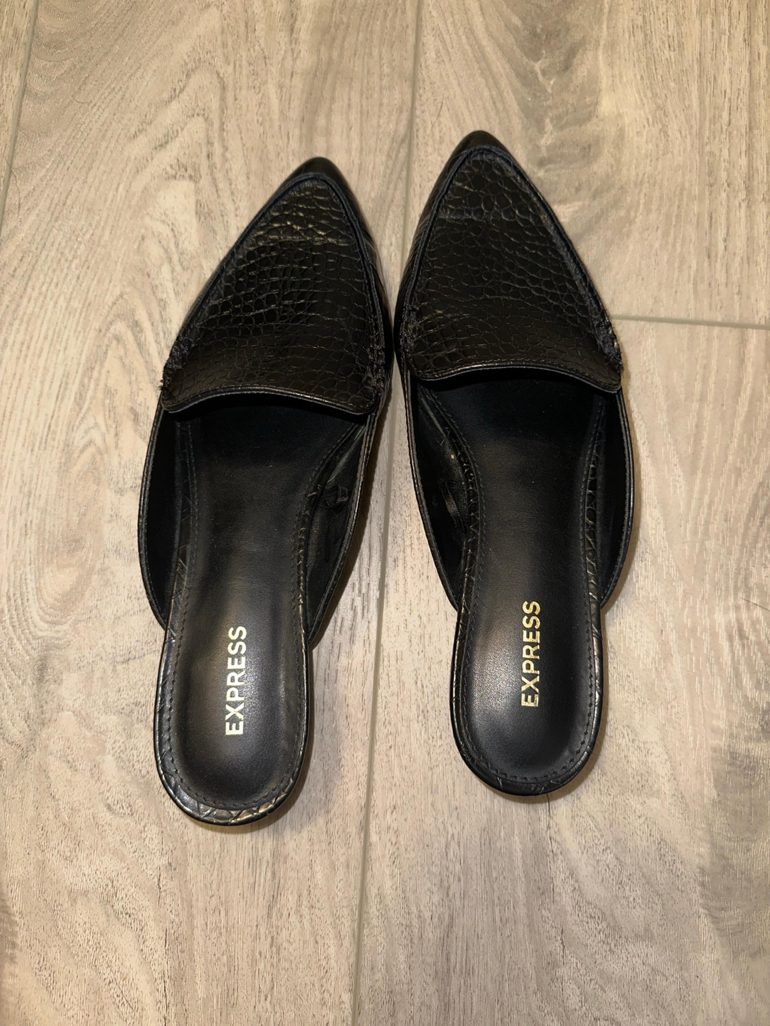 Express Women’s Pointy Toe Slip On Flats - Size 8M