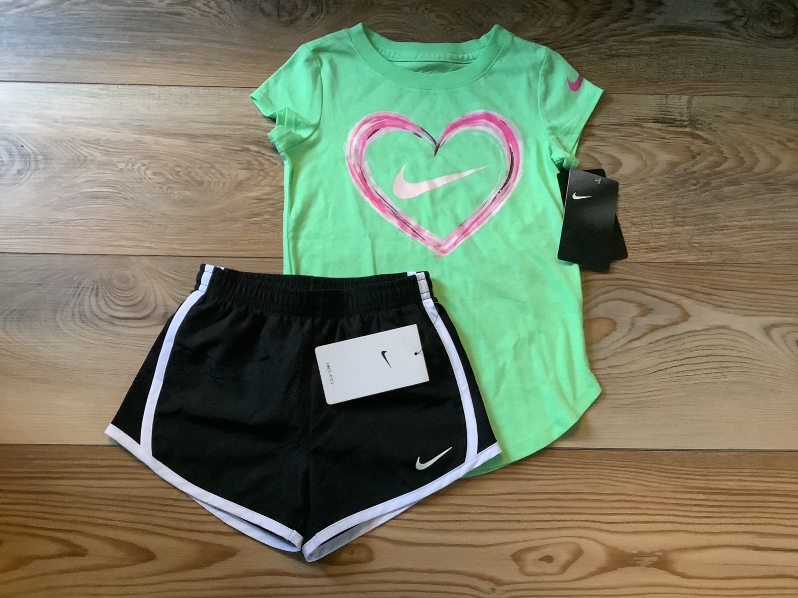 Nike toddler girls shorts outfit size 4/4T(NWT)~PRICE IS FIRM~