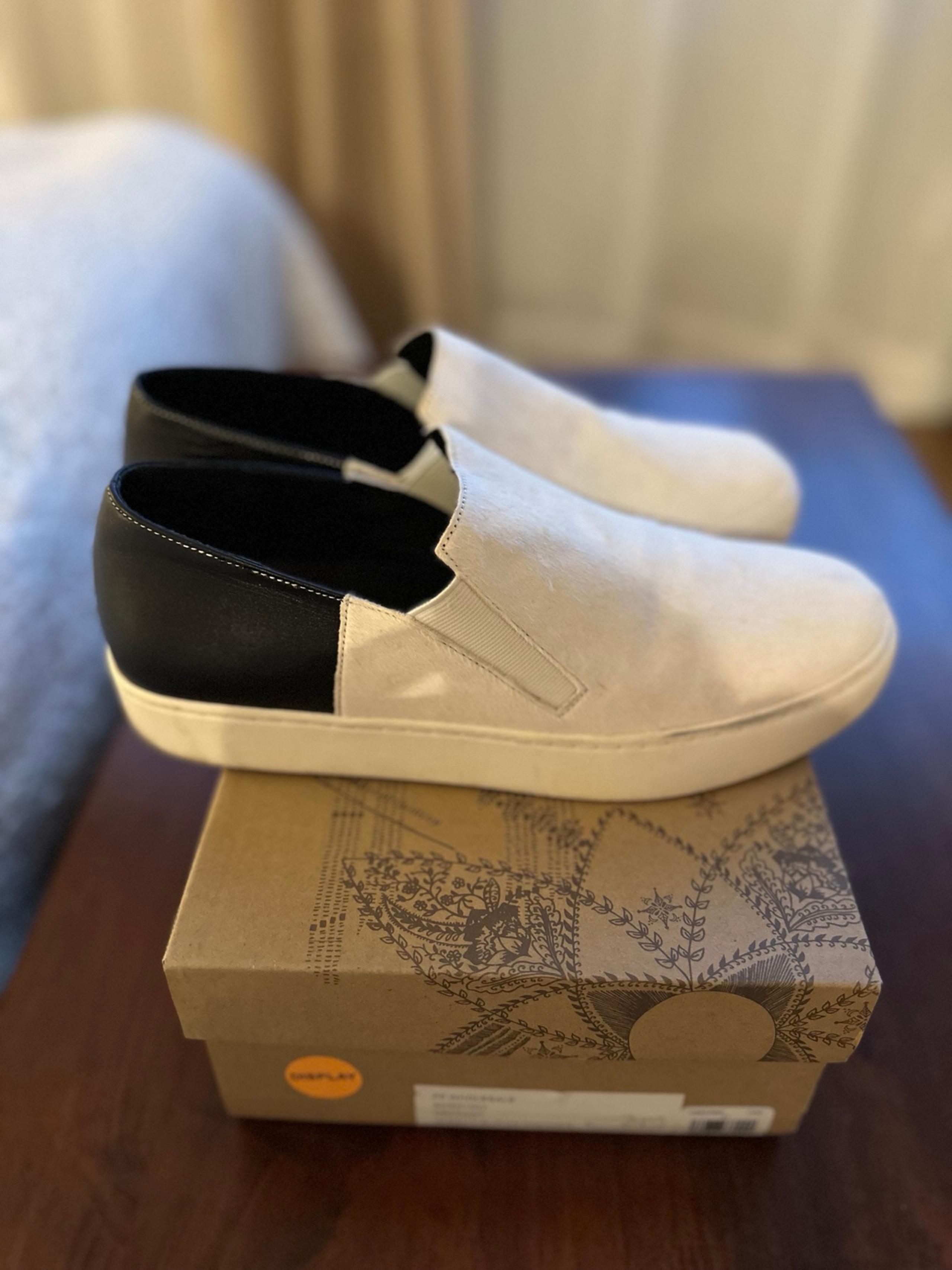 Free People Fashion Slip-on leather sneakers  - size 10 - EUC
