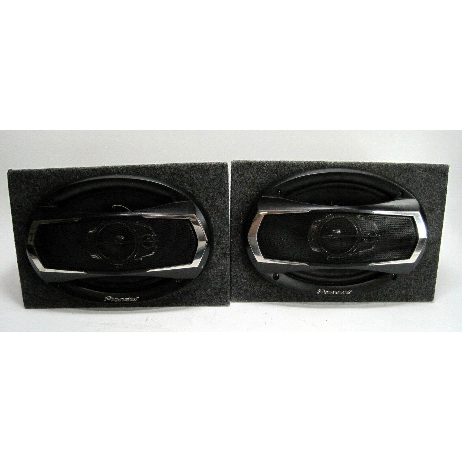 Set of 2- Pioneer Speakers 6 X9 TS-A6965R W/Speaker Boxes