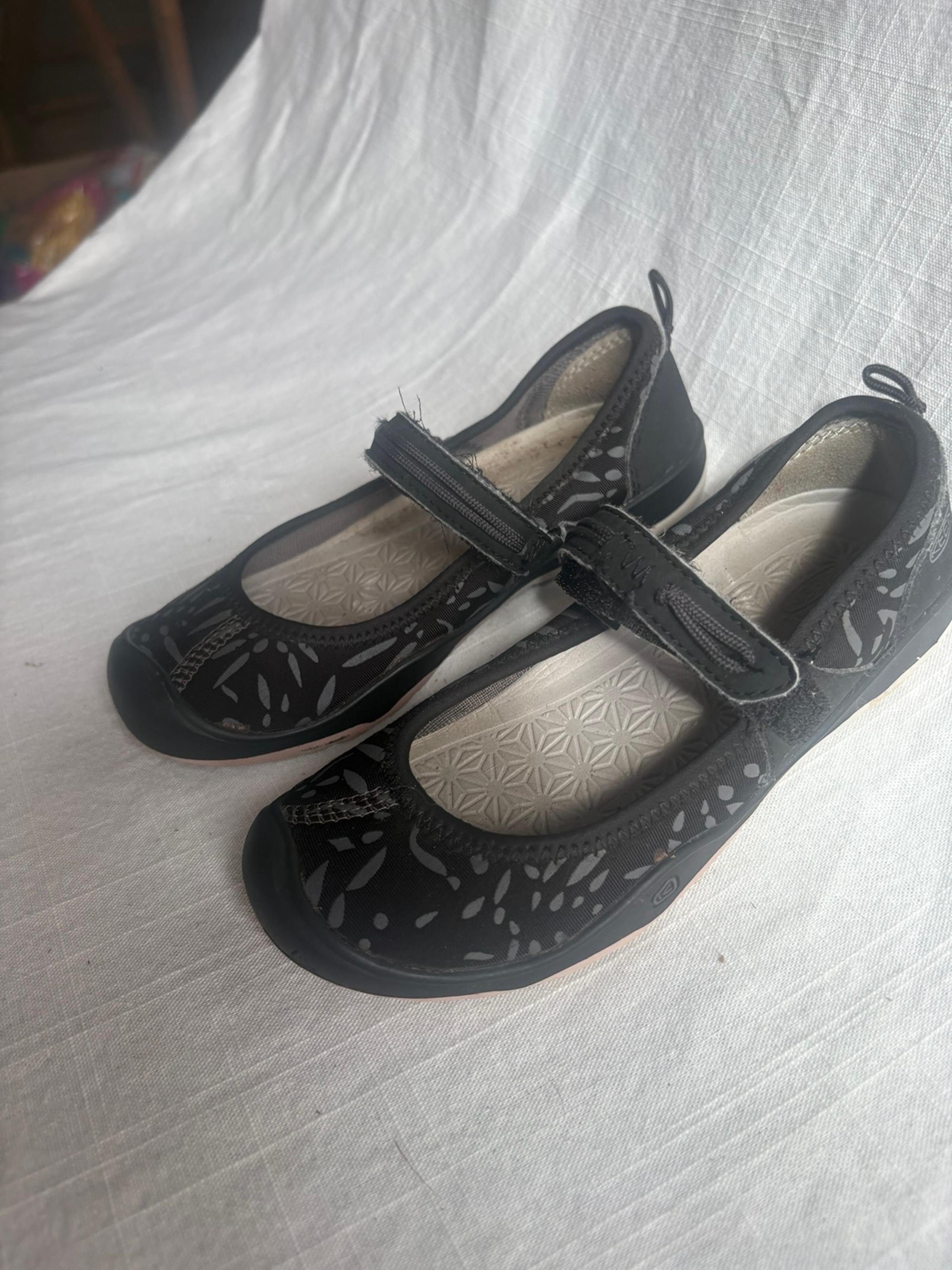 Keen Kids Girls size 13 Moxie Black/Vapor Mary Jane Flats HookLoop sandals
