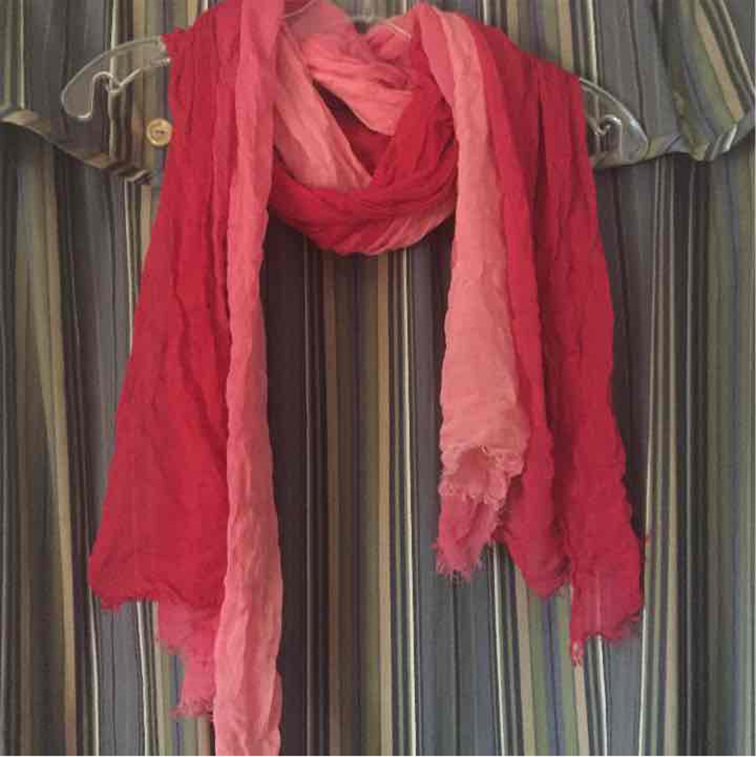 WHBM ombré scarf pink/coral