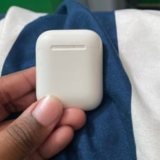 Apple AirPods with Charging Case (1st Generation)