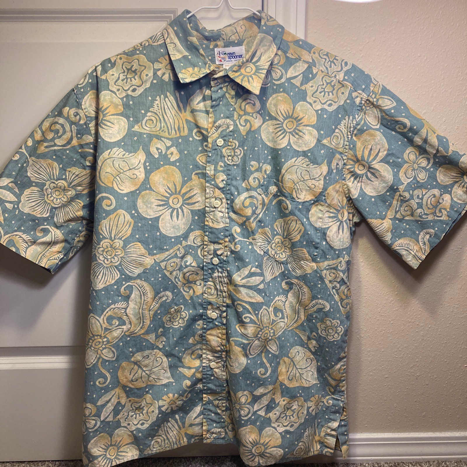 Vintage Reyn spooner Hawaiian shirt with matching trunks. Men’s Medium