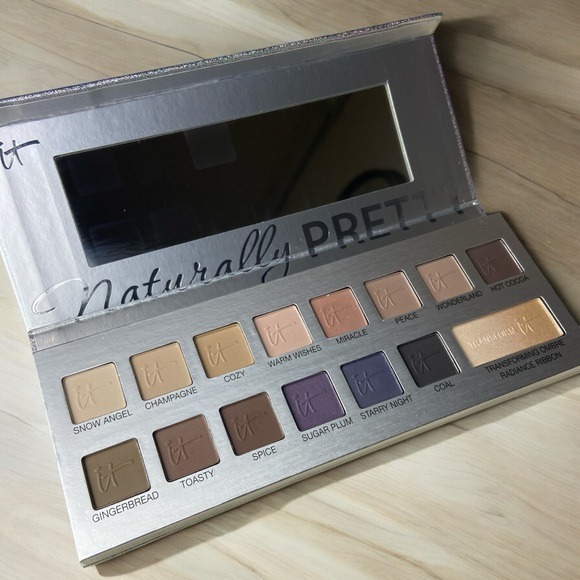 It Cosmetics Naturally Pretty Celebration Matte Luxe Transforming Eye Shadow