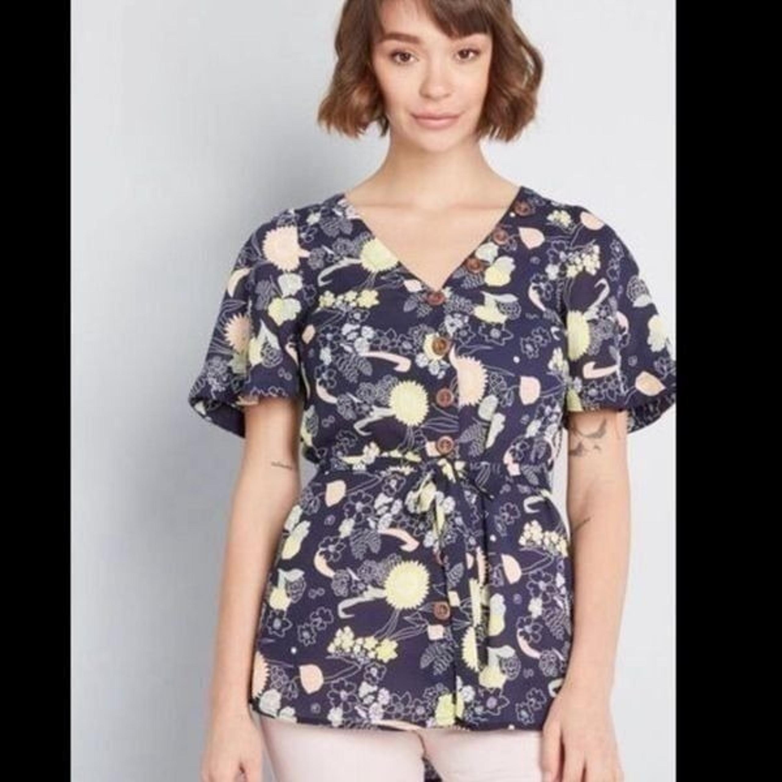 Modcloth With The Breeze Floral Flutter Sleeve Top Size Medium