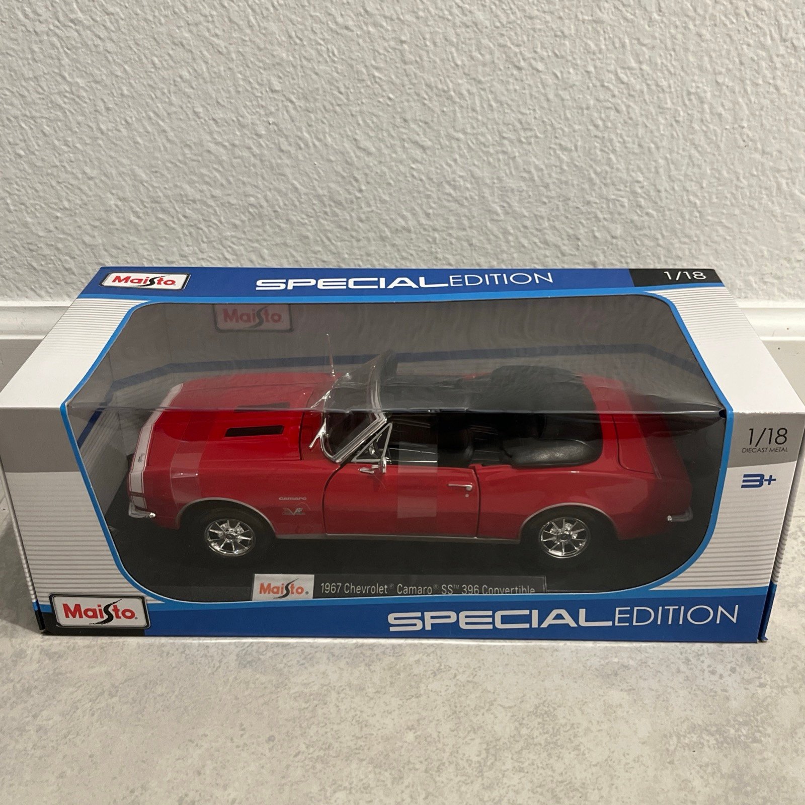 Maisto 1967 Chevrolet Camaro RS / SS396 1:18 Diecast Car NRFB