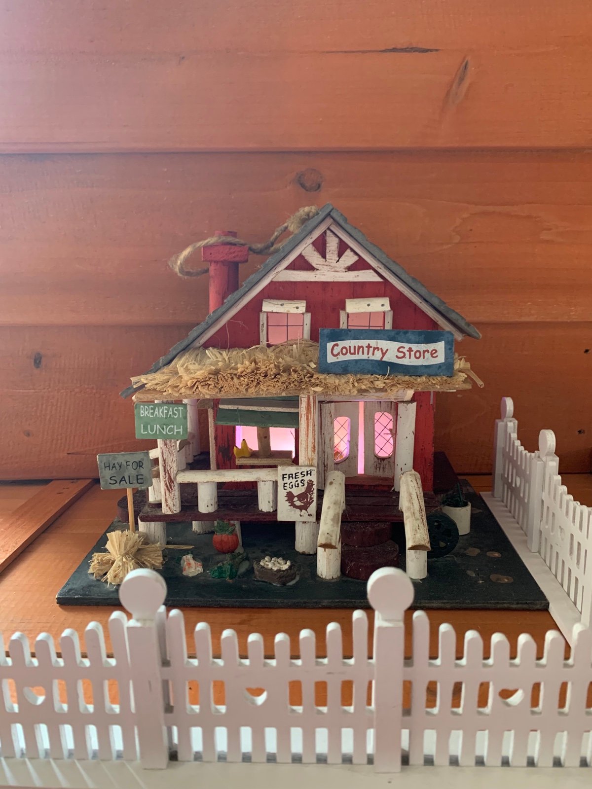 Vintage Retro Country Store Miniature Tiki Farmhouse with White Picket Fences
