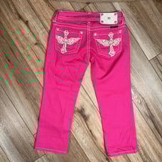 NWOT Miss Me Jeans Hot Pink Low Rise Cross Wing Embellished Capri Size 24 Barbie