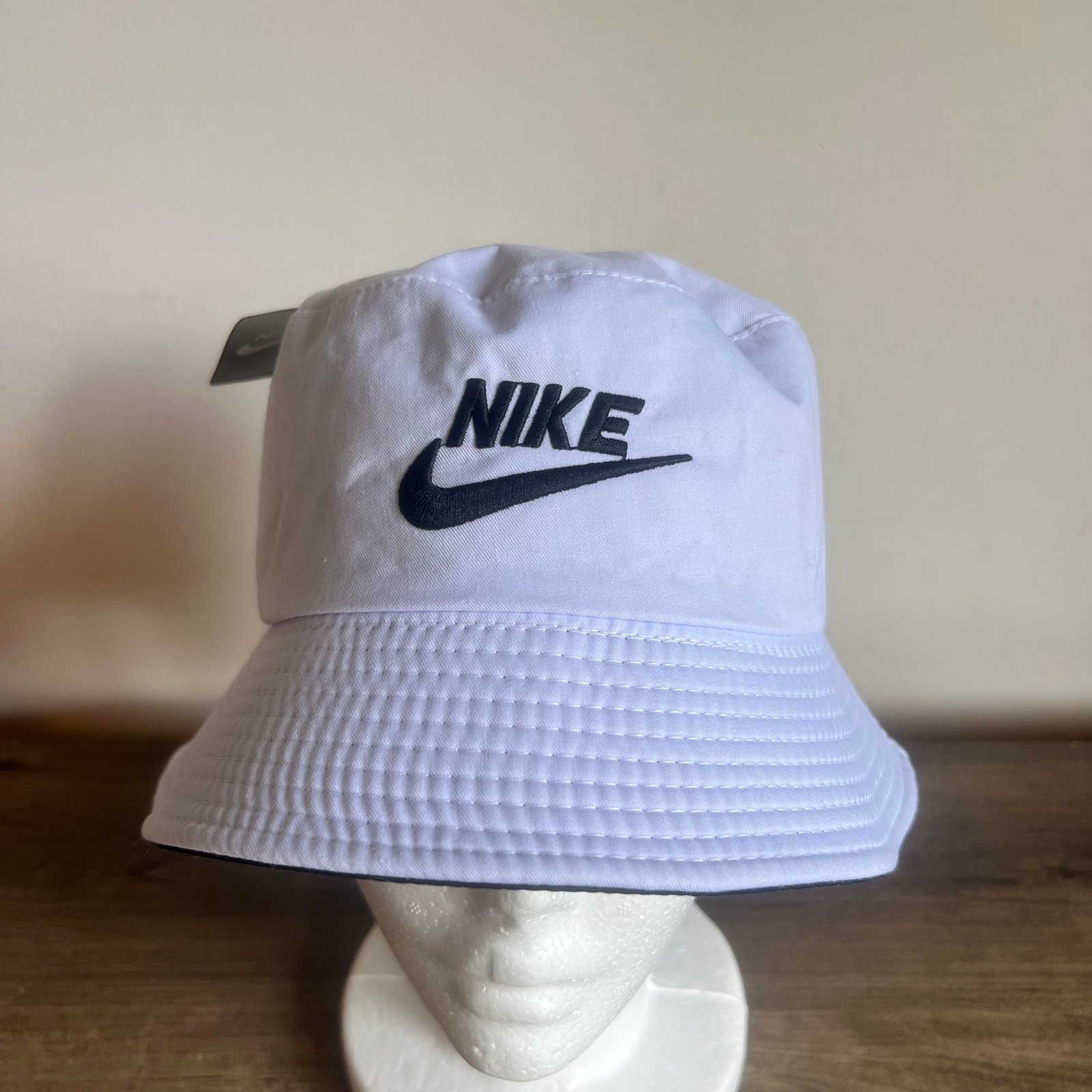 Nike White Black Reversible Adult Bucket Hat SKU#B2421