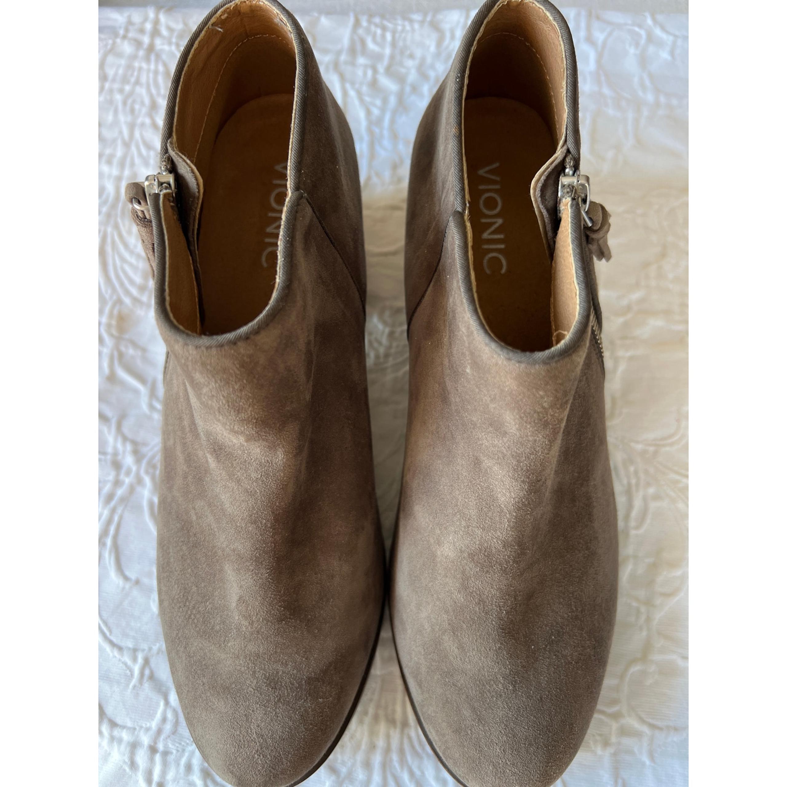 Vionic suede booties tassle 1" heel, 8, dark tan, excellent