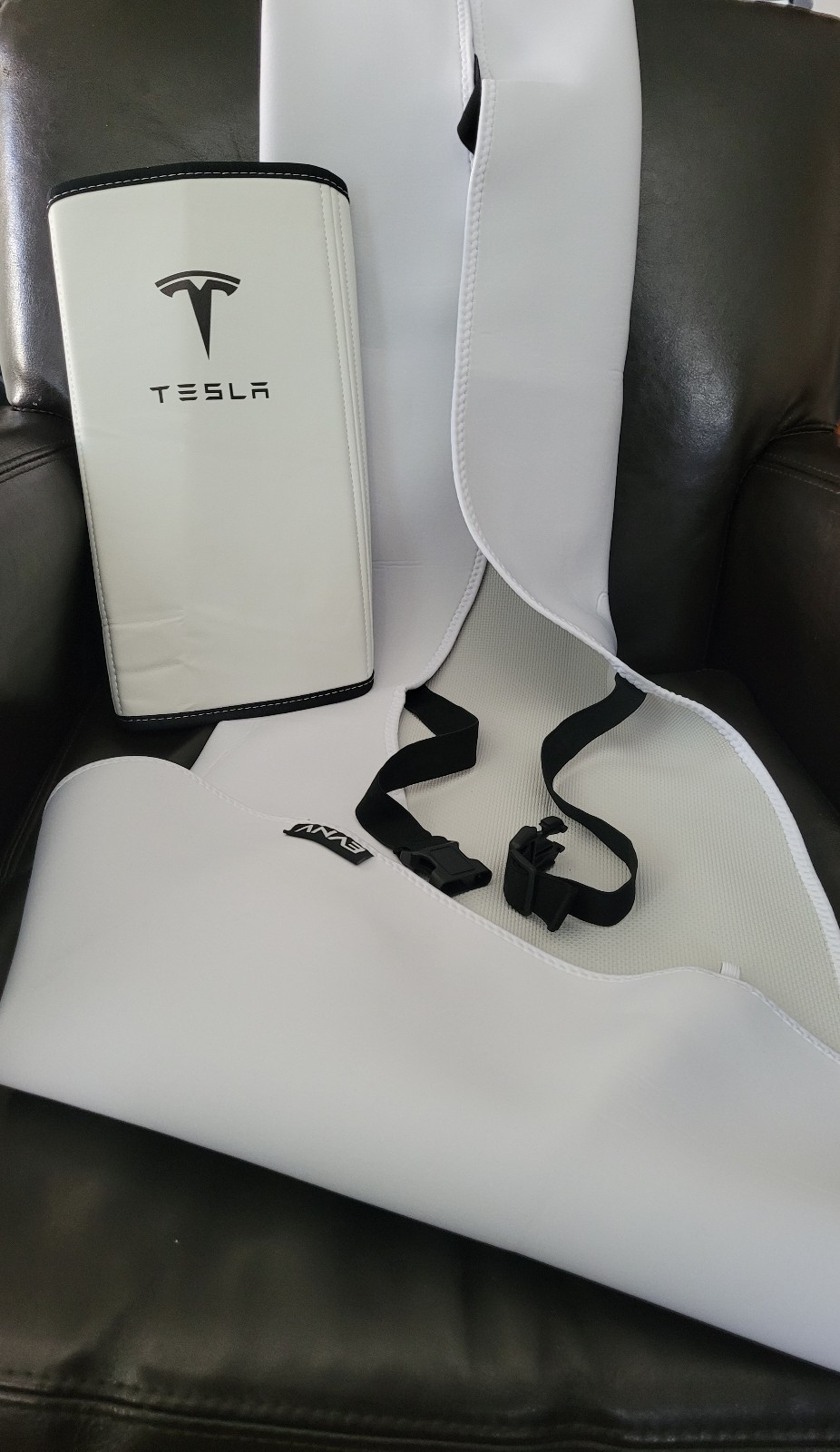 Accessories compatible with Tesla