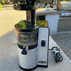 Omega VSJ843QS Vertical Masticating juicer