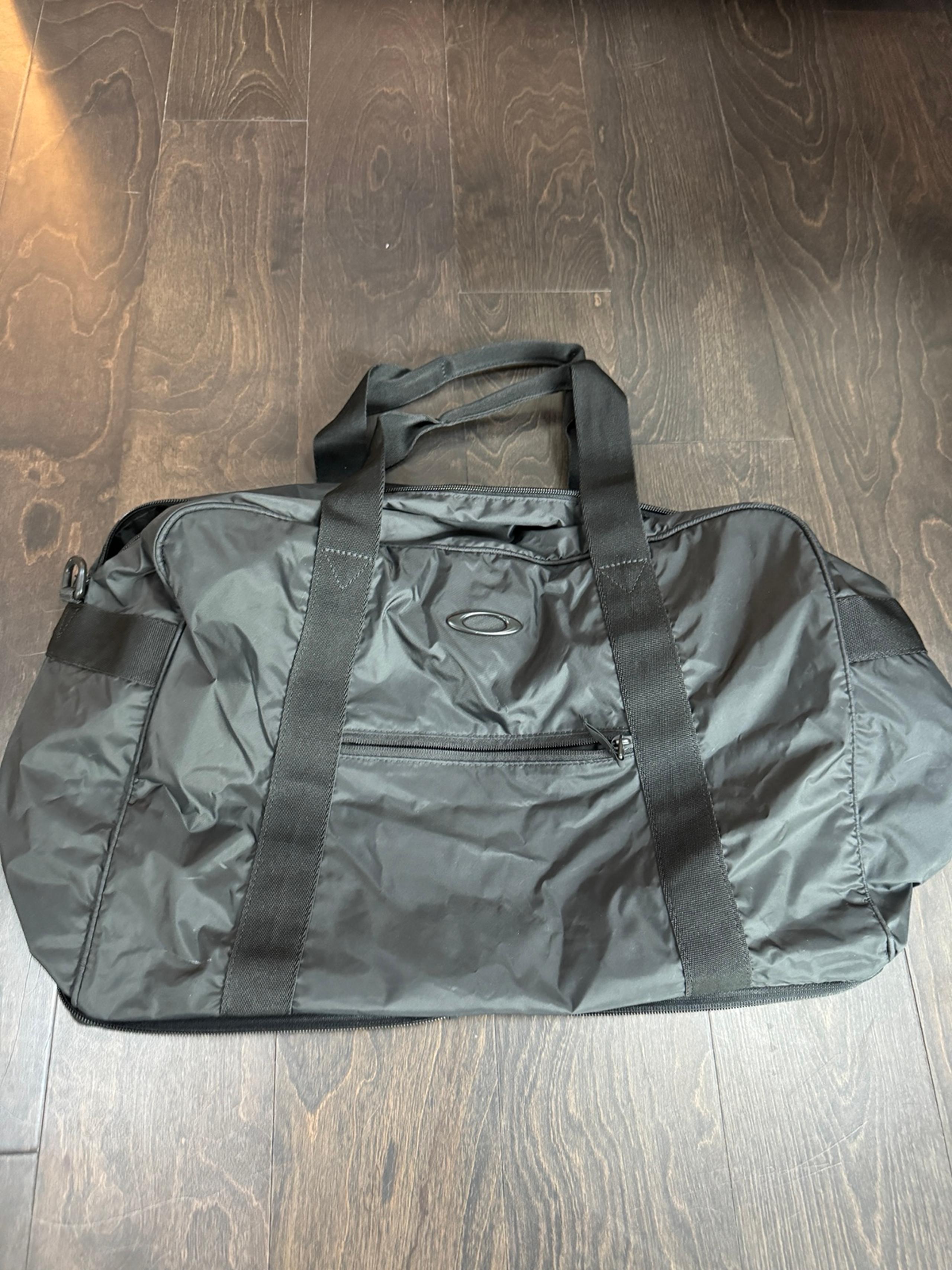 Oakley duffle bag