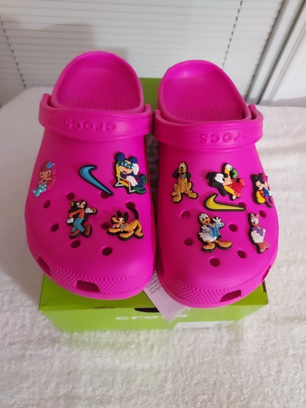 NWT WMNS CROCS SIZE 10 PINK CRUSH CLOGS