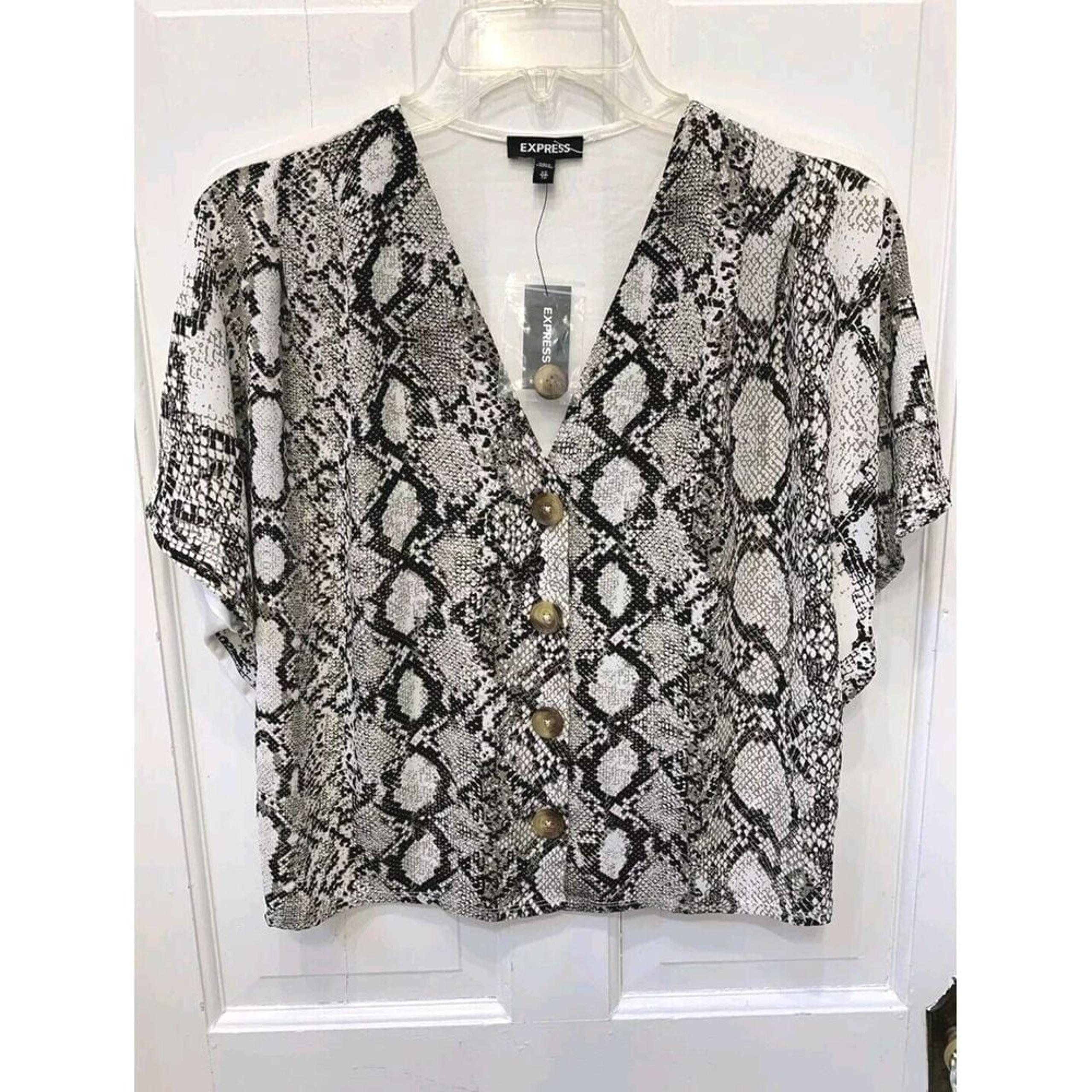 Express Womens Snakeskin Print Short Sleeve Button Up Knit Top Shirt Size XS