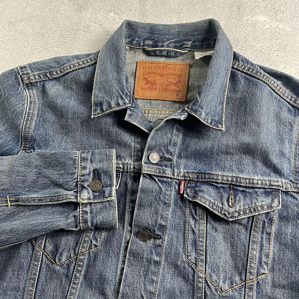 Vintage Levi Strauss Denim Jean Jacket Men's Size Medium Marvel Avengers Patches