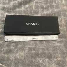 Chanel large size Chanel empty necklace box Velvet