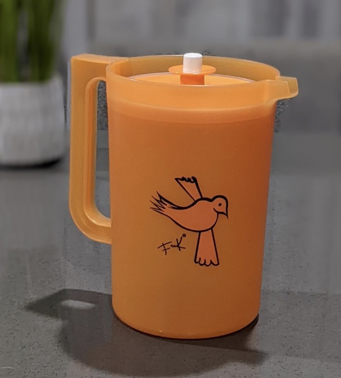 Tupperware FRIDA Classic Pitcher w/Push button Seal 9 Cup