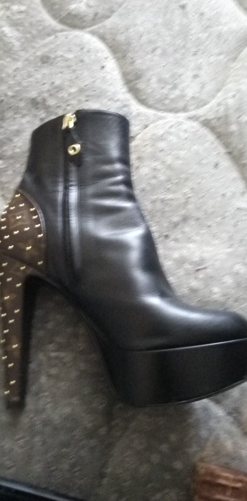 Louis Vuitton high heal shoe