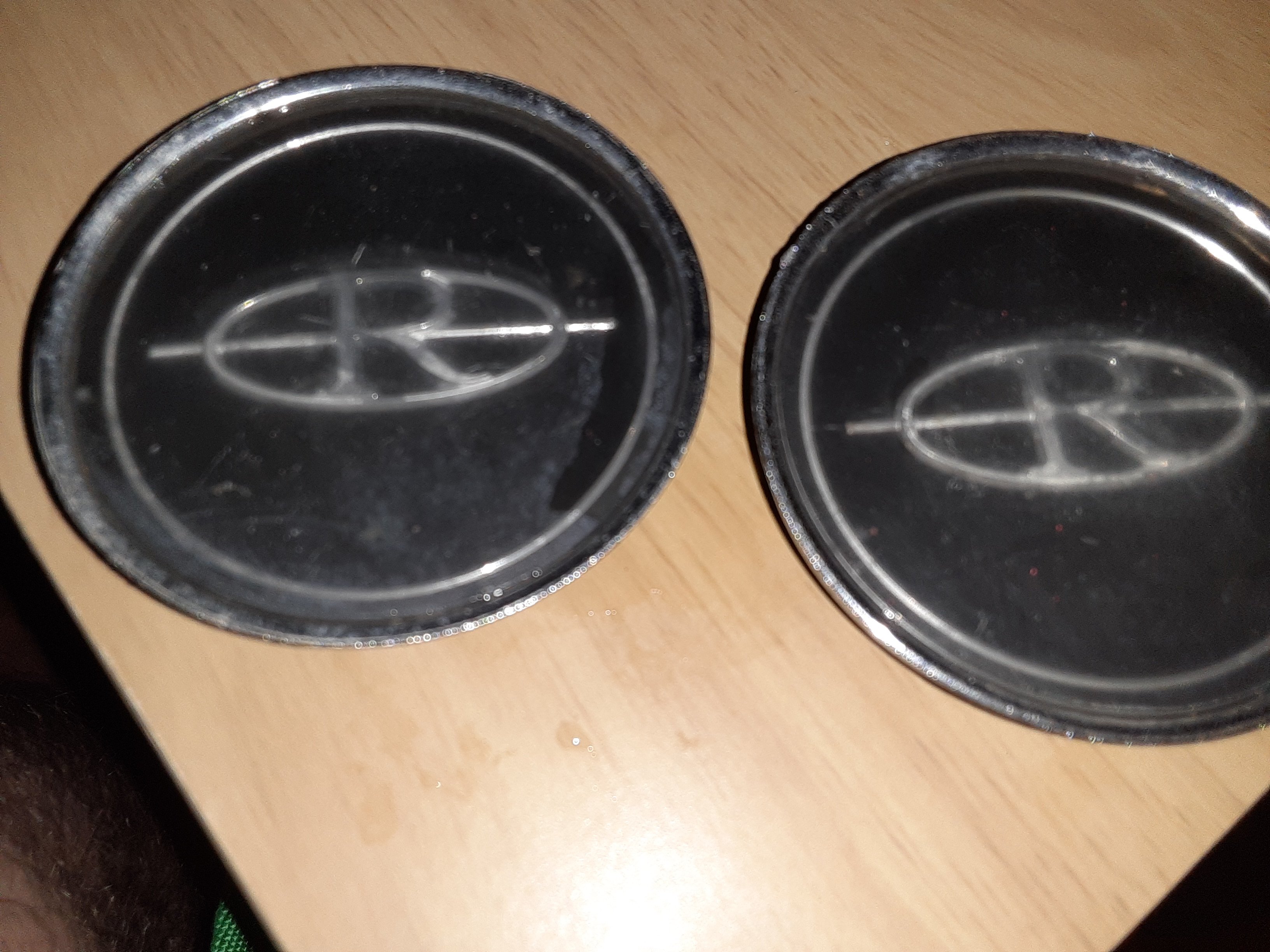 2 buick Riviera wire hubcap emblems