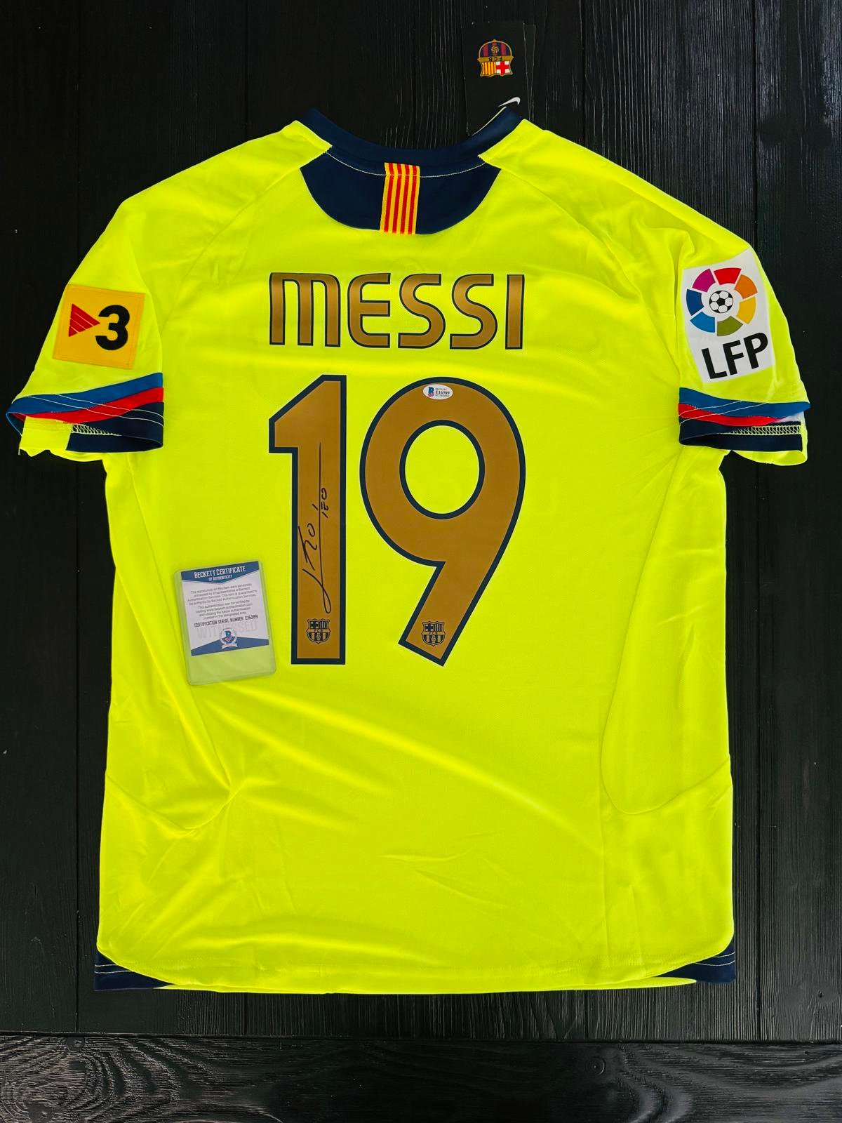 Beautiful and rare Lionel Messi Hand-Signed FC Barcelona Jersey  Beckett COA