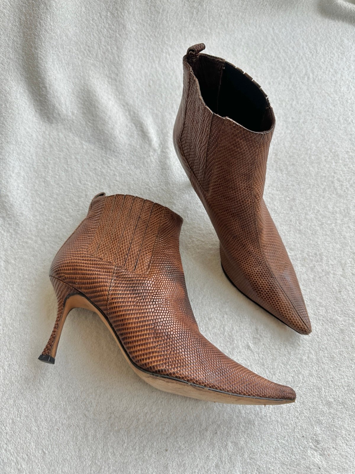 Brian Atwood lizard skin boots pullon heels booties 38.5 US 8.5 EUC
