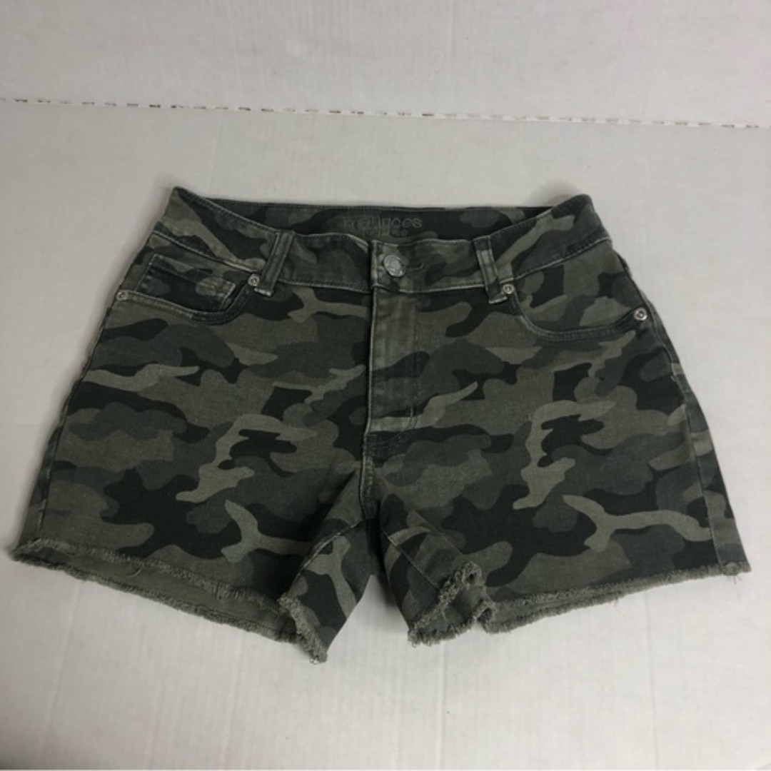 Maurices Womens Size 2 High Rise Green Camouflage Denim Shorts