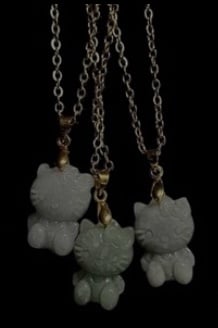 ✨STATEMENT VINTAGE HELLO Kitty Jade pendant necklace.