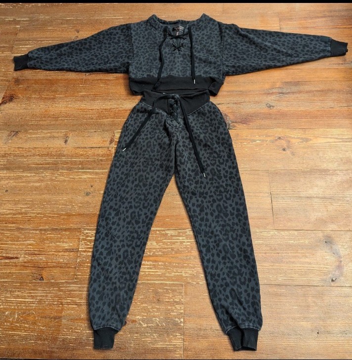 Victoria's secret women's size XS leopard matching jogger/sweatshirt set