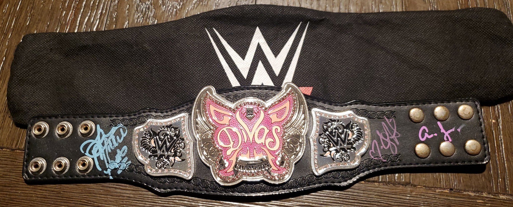 WWE REPLICA MINI BELT DIVAS HAND SIGNED BY 3 DIVAS