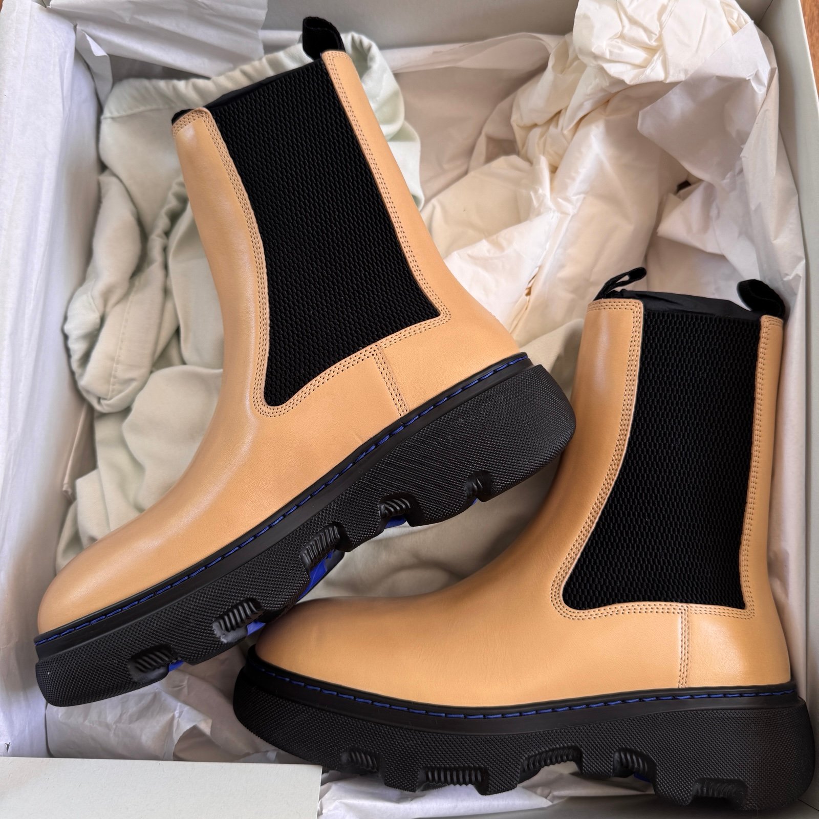 BURBERRY Leather Chelsea boots On Rubber Sole In Sand Size 38