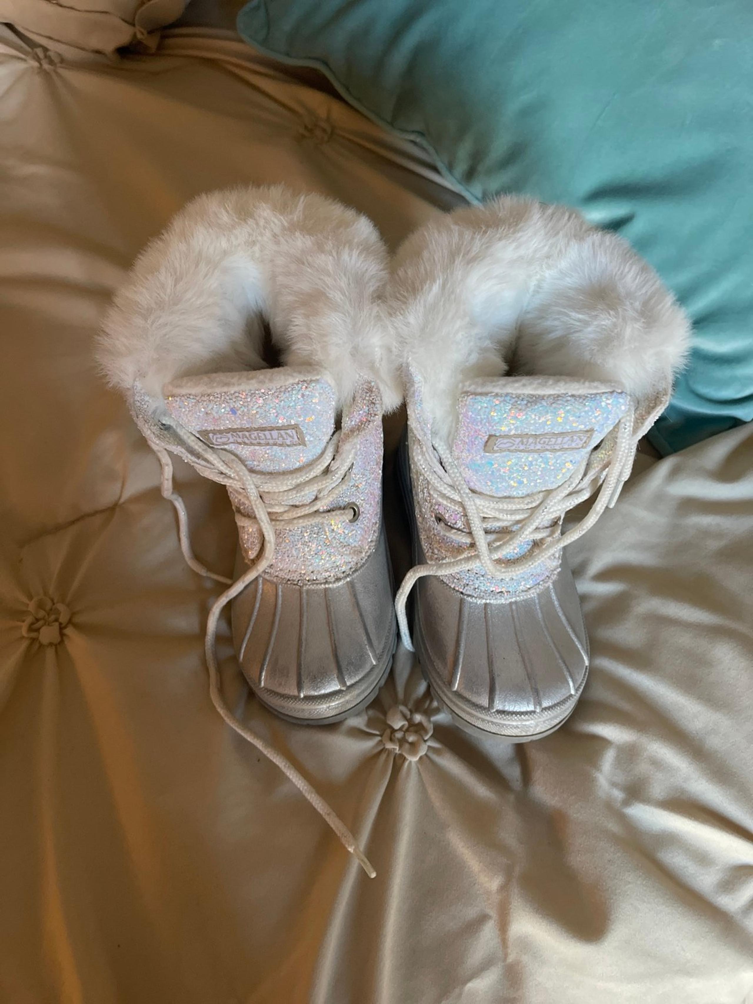 Girls Magellan Snow Boots size 9