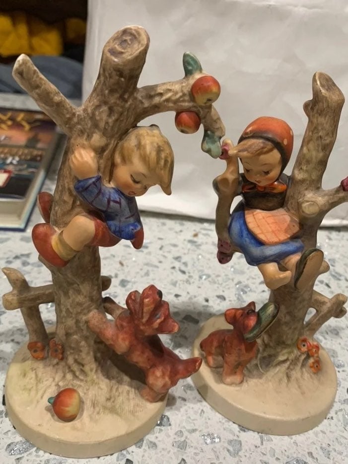 Pair of Hummells Figurine