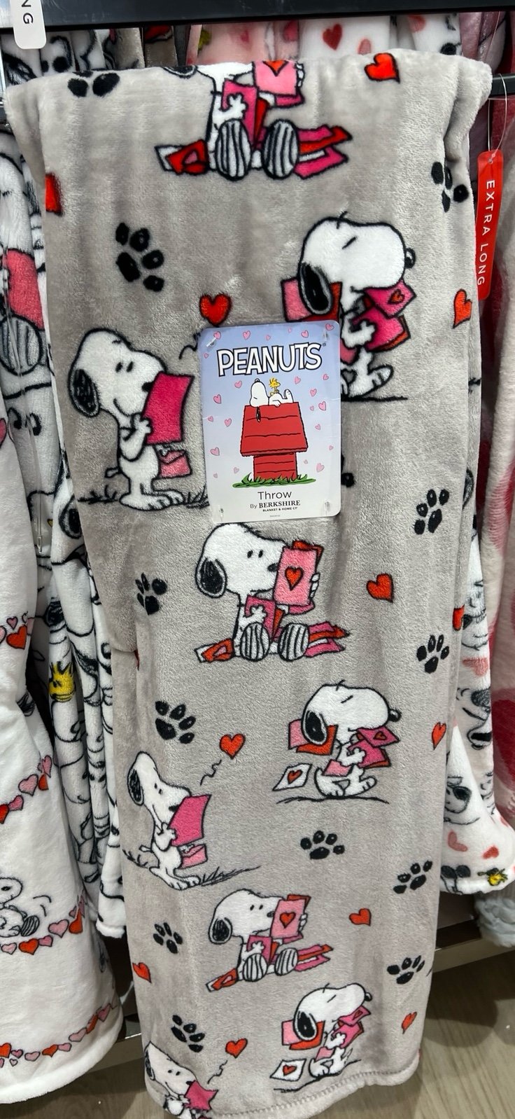 Snoopy valentine throw !