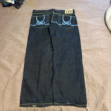 Cool design on back pocket baggy fit