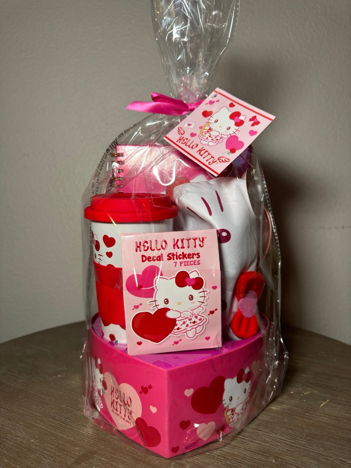 Hello Kitty Valentines Day Gift Set Basket NWT