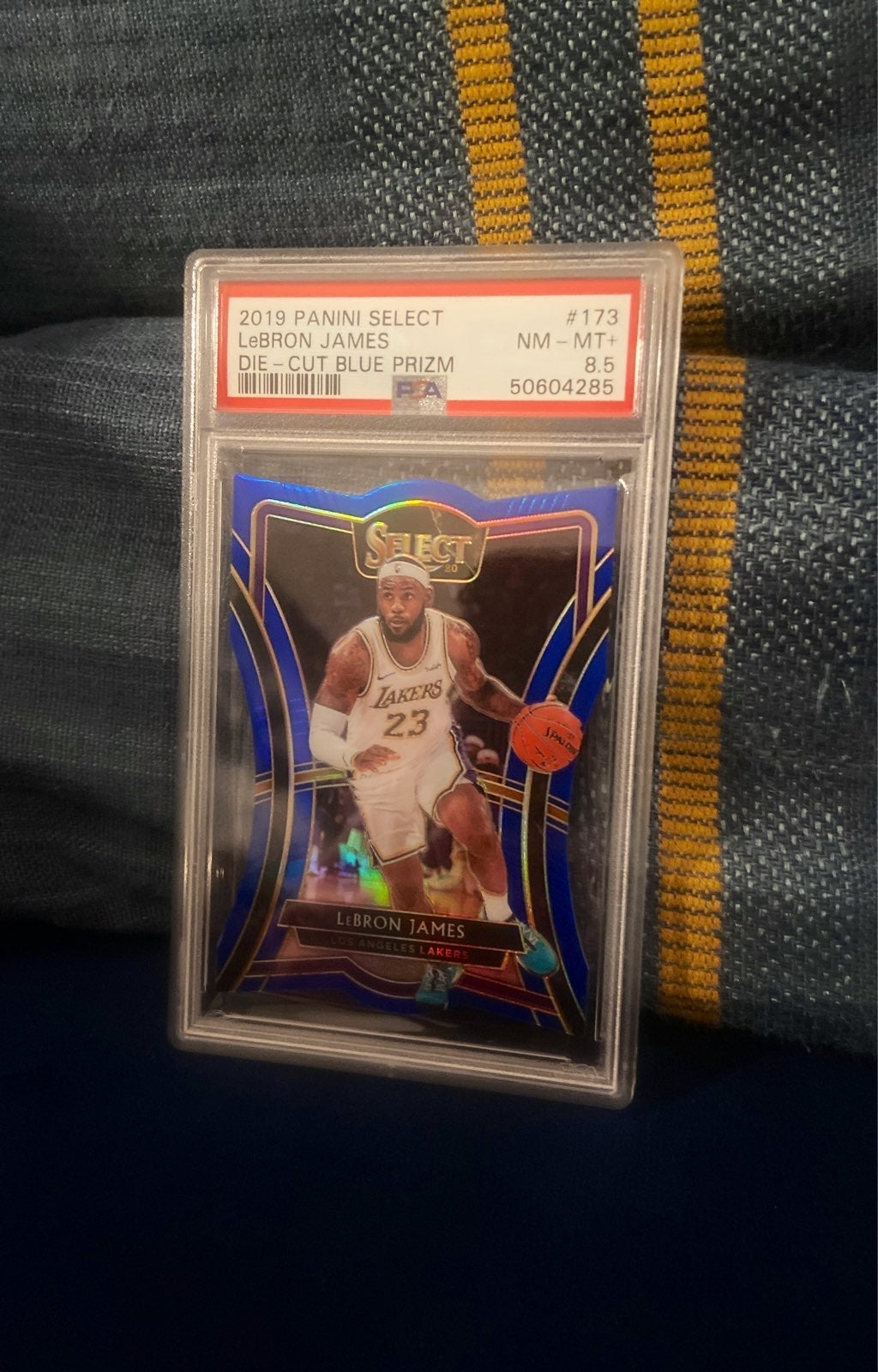Select LEBRON JAMES Die Cut Prizm /249 PSA