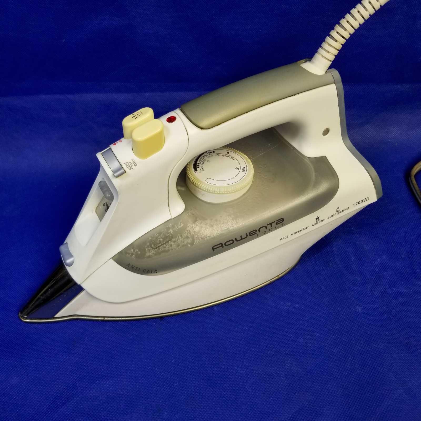 Rowenta Focus Microsteam 400 Steam Iron DZ5080 1700 Watt Anti Calc